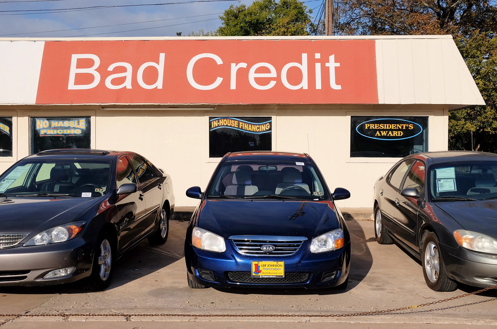 Bad Credit, no problem - three cars parked in a parking lot