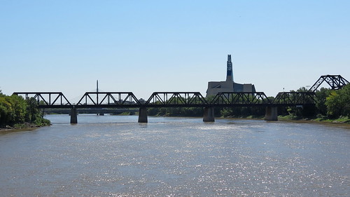 Waterfront Bridge, Red River, Winnipeg (501570) | by Bob Linsdell