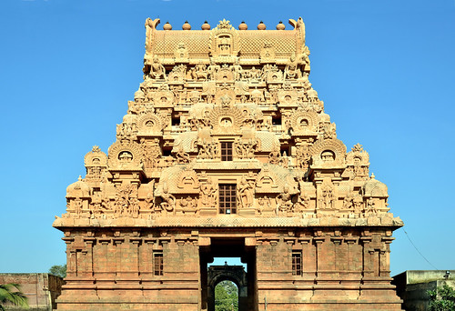 India - Tamil Nadu - Thanjavur - Brihadeshvara Temple - Gopuram - 5 by Manfred Sommer - 432 Million Views, Gopuram (Gopura (singular)), is a monumental tower, usually ornate, at the entrance of any temple, e