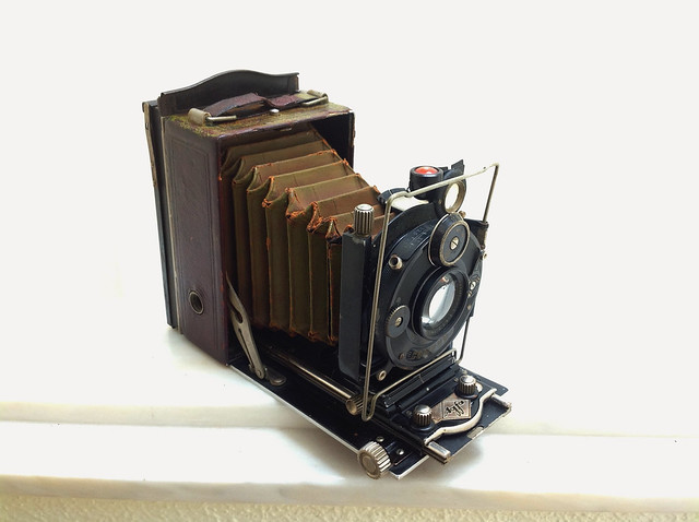 Luis Cozeto - RIETZSCHEL - Condor Luxus 6,5x9 (Agfa) shutter Compur, lens Rietzschel Solinear 4,5 f- 10,5 cm. 1926