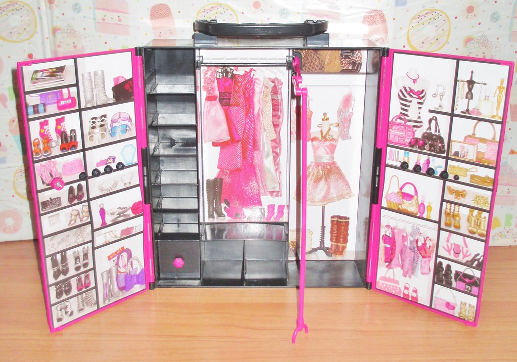 2011) Barbie Fashionistas Ultimate Closet, BOX DATE: 2011 …