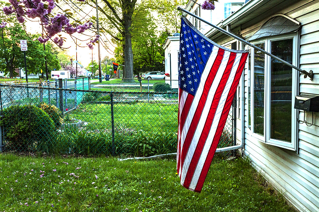 Flag-at-house-on-Delaware-Avenue--Roebling