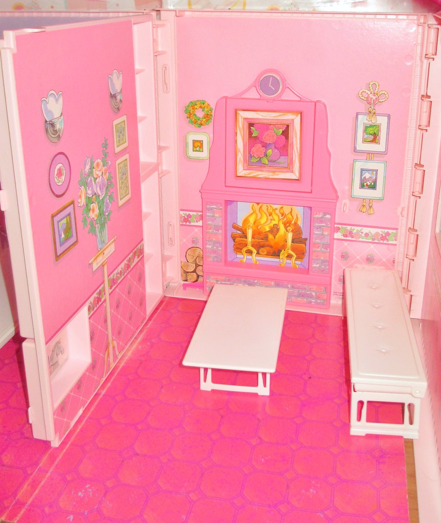 1992 Barbie Fold 'n Fun House Room | Box Date: 1992 C… Flickr