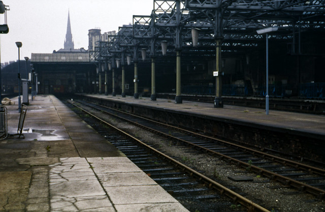 Newcastle Central Station, platforms 1-3, 06/10/1982 [slide 8209]