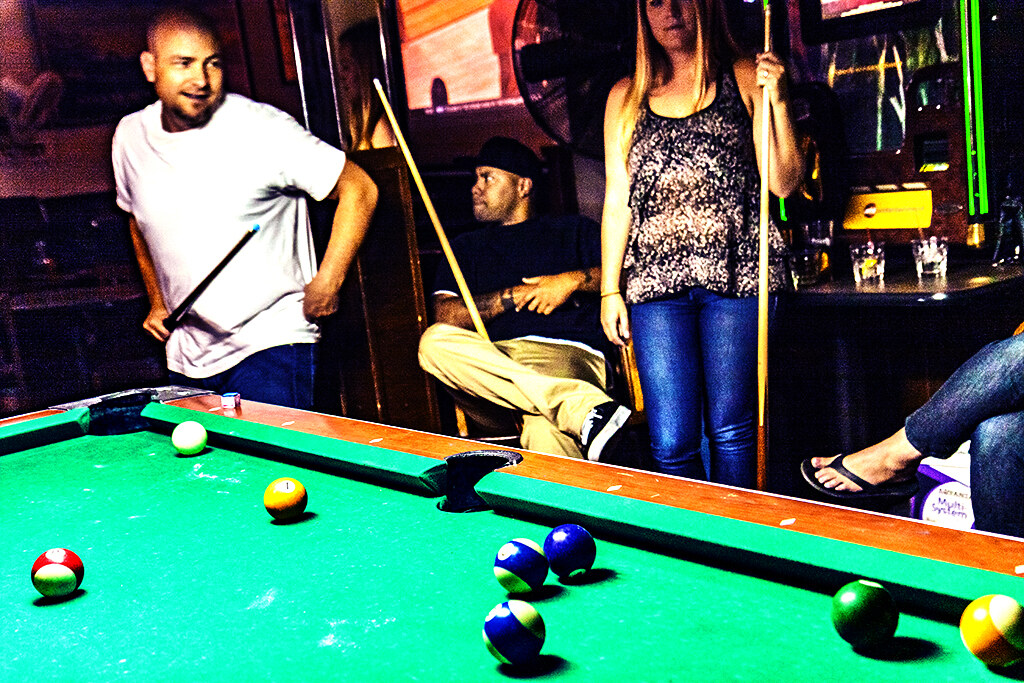 Pool-players-in-Moon's--San-Mateo