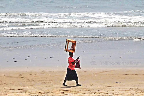 ghana accra snack vendor woman beach solo travel bilwander gηανα africa westafrica african west