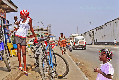 ghana accra jamestown teen girl black women gηανα travel bilwander africa bicycle motobike westafrica african west