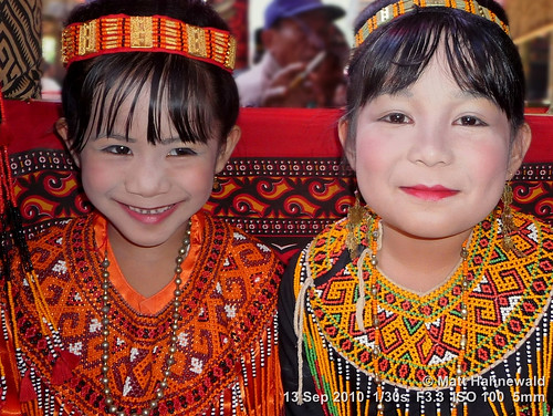 doubleportrait smiling ethnic posing portrait cultural travel street traditional asian matthahnewaldphotography facingtheworld costume indonesia rantepao sulawesi toraja girl diversity impact expression lifestyle colour colourful groupshot emotional closeup consensual lookingatcamera clarity