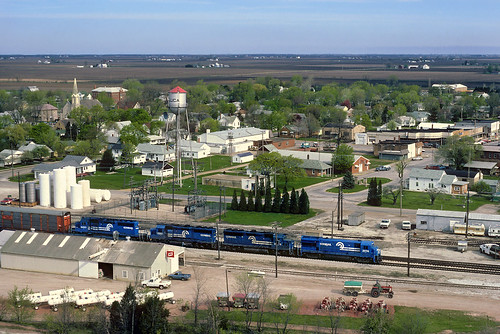 railroad santafe train buildings town illinois il ge watertank cr smalltown toluca locomotives conrail marshallcounty u36b illinoisdivision