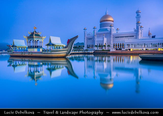 Brunei - Bandar Seri Begawan - Sultan Omar Ali Saifuddien Mosque at Dusk - Twilight - Blue Hour - Night
