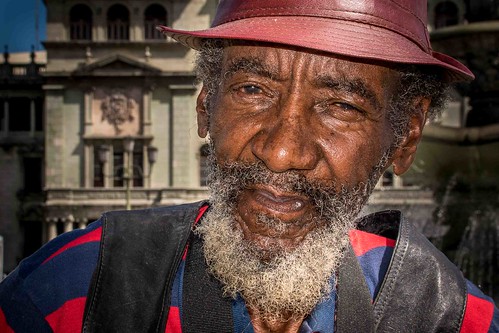 centralamerica guatemala guatemalacity latinamerica portrait streetphotography white zona1 beard black hat photographer red streetportrait ngc albumselectionguatemalacity landscape landscapeformat stranger fccbookmakingcourse preselection gtexhibitionselection