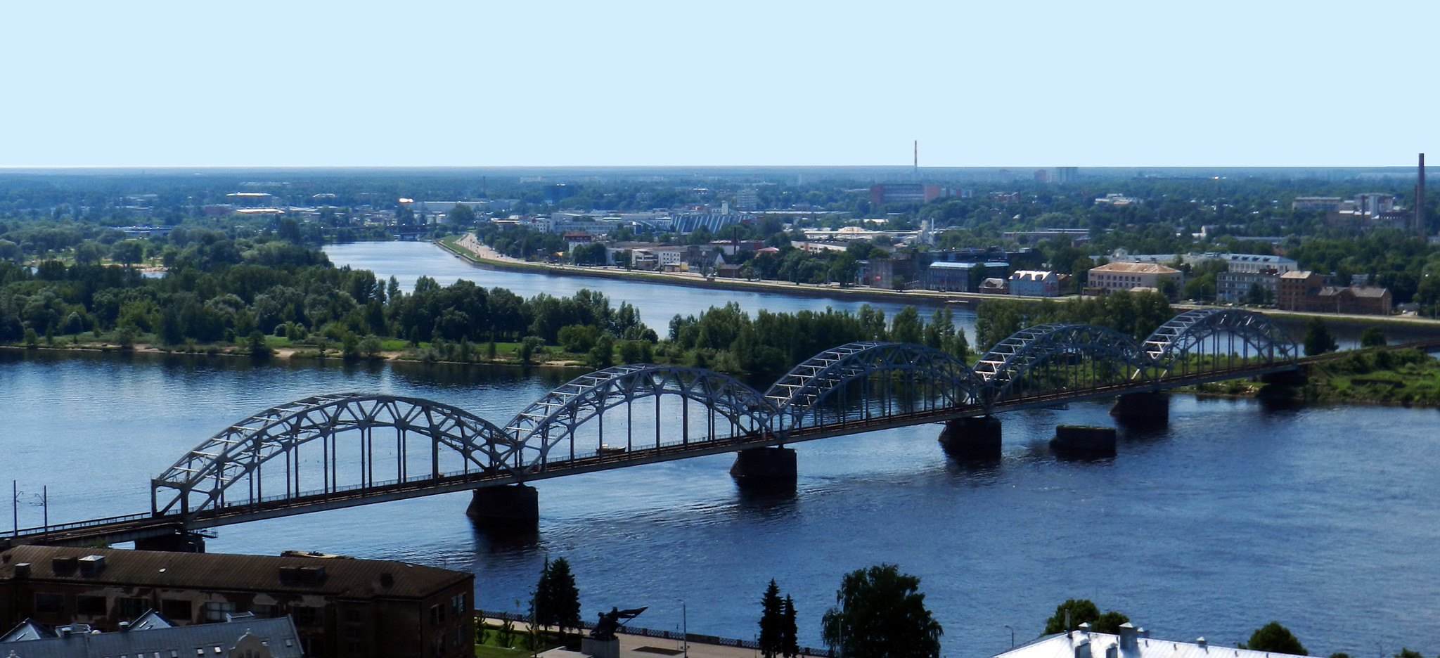 Puente del Ferrocarril y Rio Daugava Riga Letonia