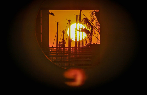 sunset window marina canon lens spain europe harbour alicante flare fireball pothole canon100d andygocher canon100dsigma18250