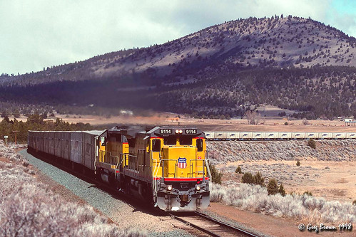 roadrailer unionpacific up upshastaroute blackbuttesubdivision oregon railroads trains freighttrain generalelectric ge gedash8