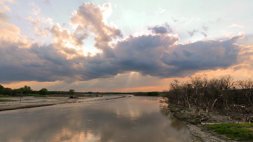 cloud landscape river sky sunset water assiniboineriver brandon manitoba canada can