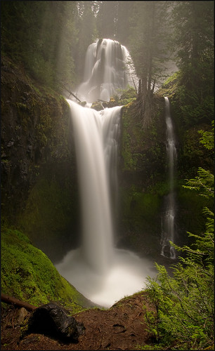 Falls Creek Falls • Pouring the Milk by victorvonsalza