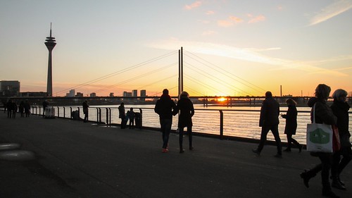 Düsseldorf, am Schlossturm by dorothea knie, nrw düsseldorf altstadt sonne sun sonnenuntergang sunset rhein brücke bridge
