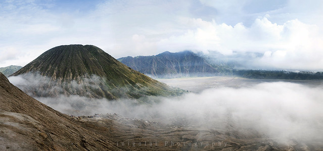 MOUNT BROMO/sea of clouds