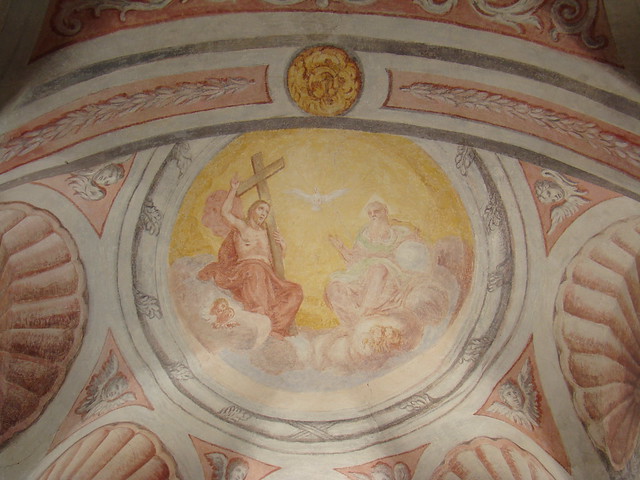 pintura mural al fresco en bóveda interior iglesia capilla de San Albuino y San Ingenuino del Castillo de Bled Eslovenia 22