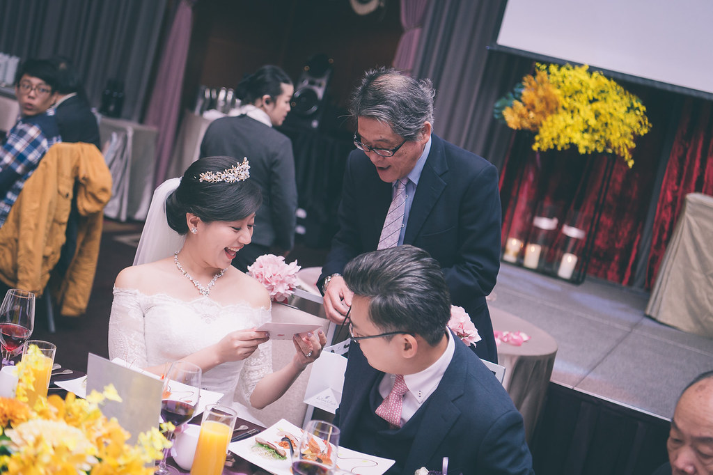 [婚禮攝影]鶴齡雅倫 幸福喜宴@六福皇宮-最專業的團隊完成每場完美婚禮紀錄，拍的不只好更要快! #婚攝作品