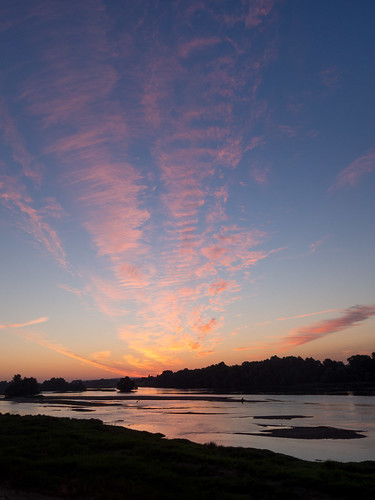 Lever de soleil sur la Loire by j-cap31, ciel fleuve leverdesoleil nuages paysage chouzysurcisse centrevaldeloire france