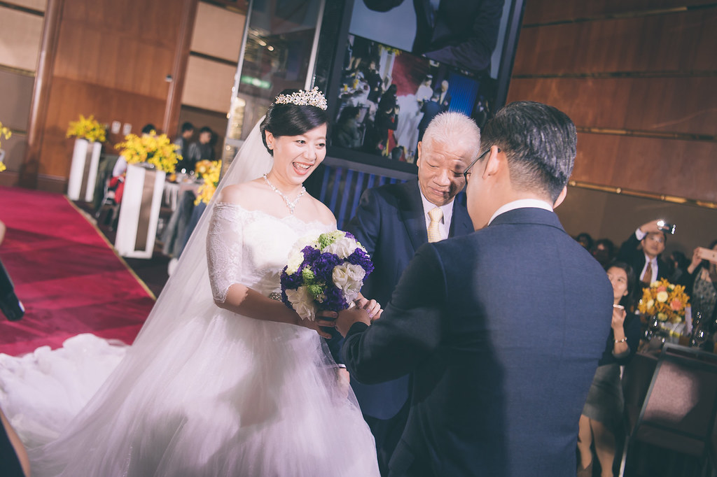 [婚禮攝影]鶴齡雅倫 幸福喜宴@六福皇宮-最專業的團隊完成每場完美婚禮紀錄，拍的不只好更要快! #婚禮攝影