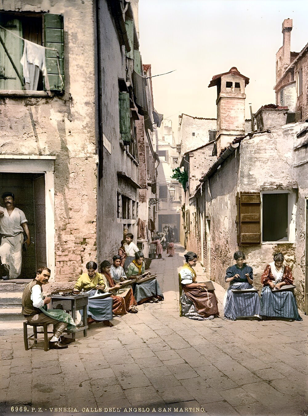 A court yard (Calle dell Angelo a San Martino), Venice, Italy