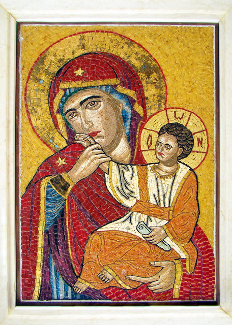 icono Virgen y el Niño mosaico cueva capilla interior Iglesia Monasterio Santa Tecla Mar Taqla Maalula Siria 06