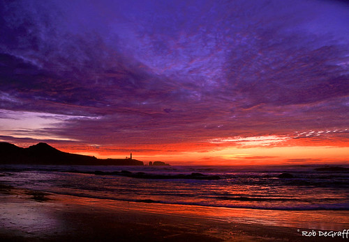 yaquinaheadlight 19732004 oregoncoast oregon red lighthouses coast film sunrisesunsets