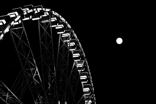 canon ef50mmf12lusm canoneos5dmarkiii fullmoon budapesteye wheel night nightlights hungary budapest urbanlandscape blackandwhite bw streetphotography streetstories cinematography sky monochrome