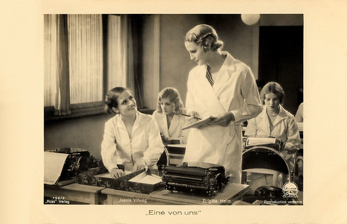 Jessie Vihrog and Brigitte Helm in Eine von uns (1932)