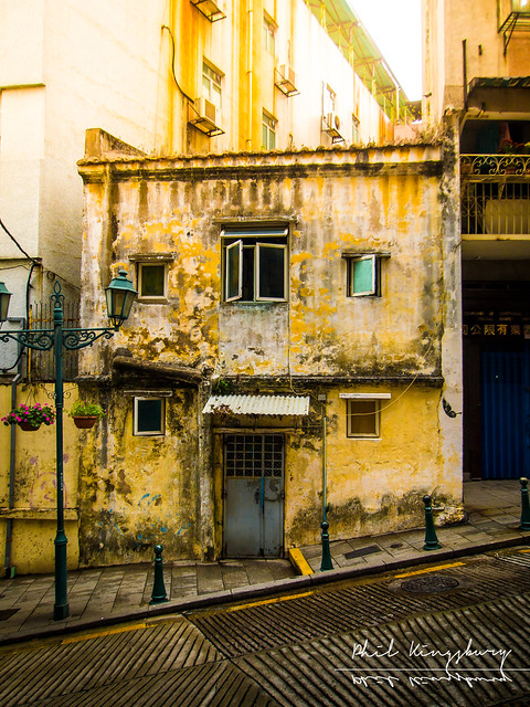 The patina of age, 25 Rua do Sol, on the climb up to Monte Fort, Macau, China (Explored Mar 8, 2017 #481)
