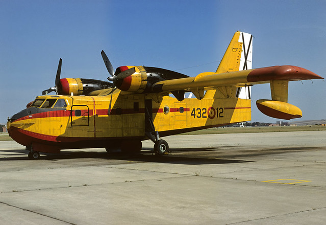 UD.13-12 432-12 - CL-215 SpanishAF Grupo43 Torrejon 940608
