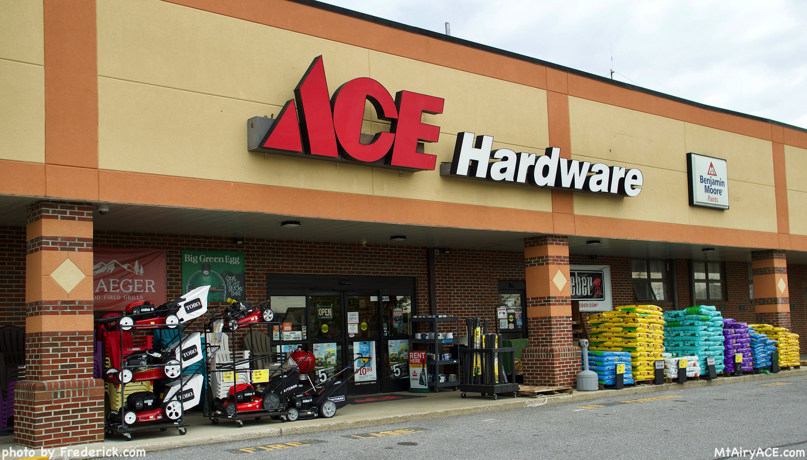Mt Airy ACE Hardware Flickr