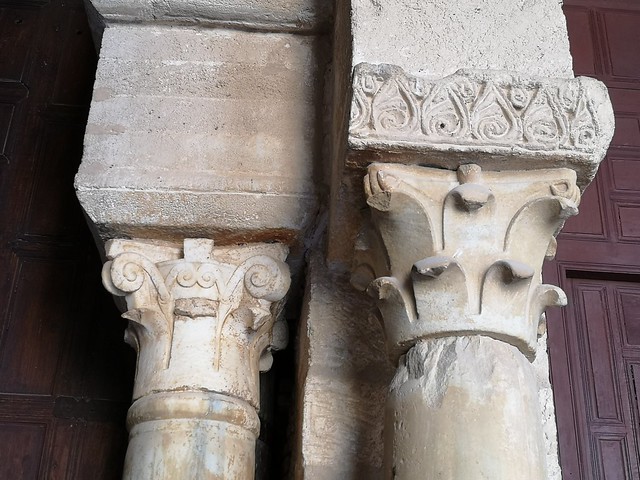 capiteles de columnas en galería del patio Mezquita de Uqba o Gran Mezquita de Cairuán Túnez 04