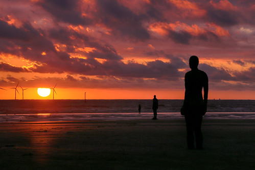 anotherplace sunset crosbybeach beach liverpool england uk windturbine canon5dmarkiii ef70200mmf28lisiiusm landscape landmark sculpture travel lifeng