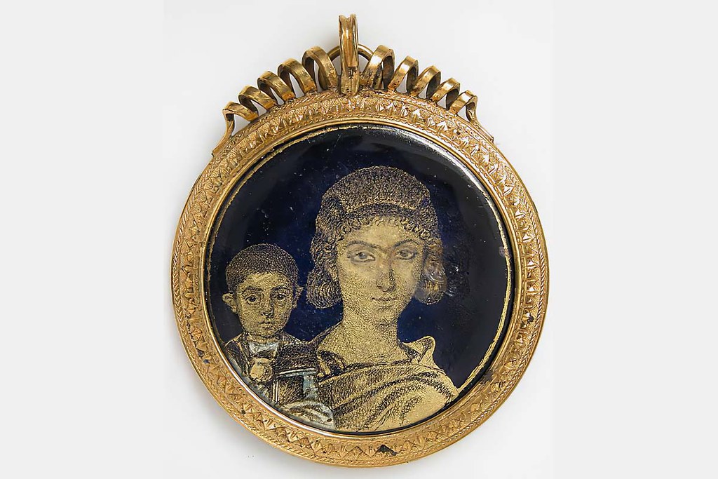 Marriage Roman Gold foil portrait early 4th century CE TheMet 1200X800