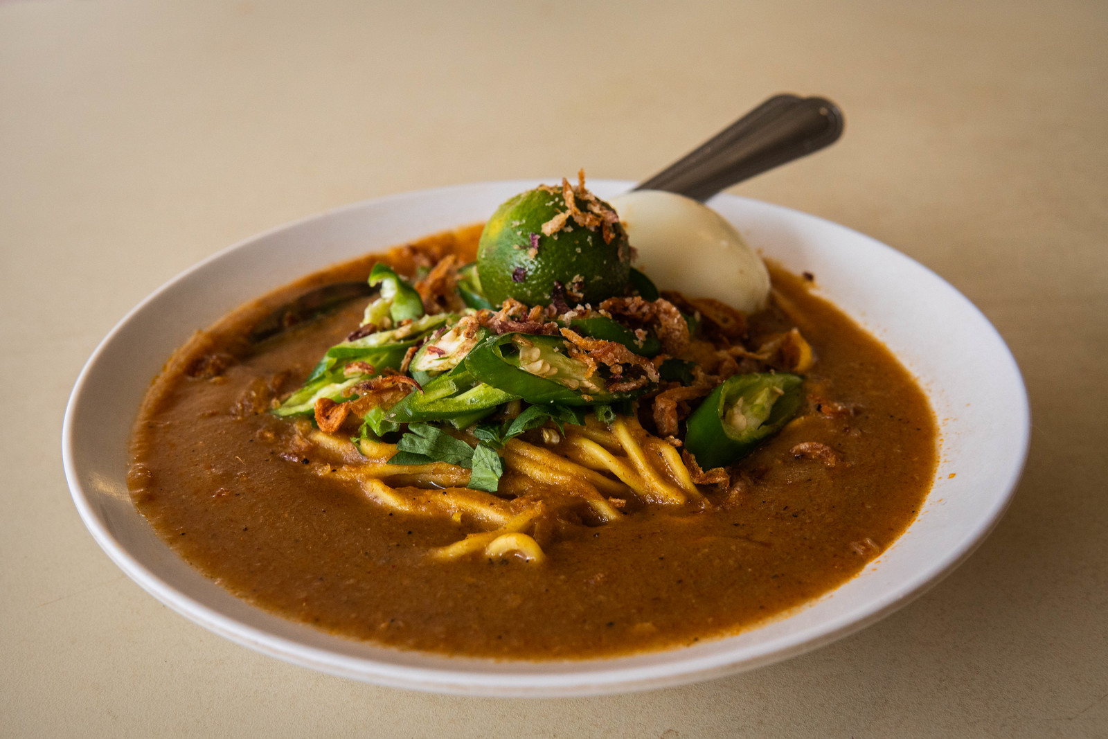 A plate of Mee Rebus