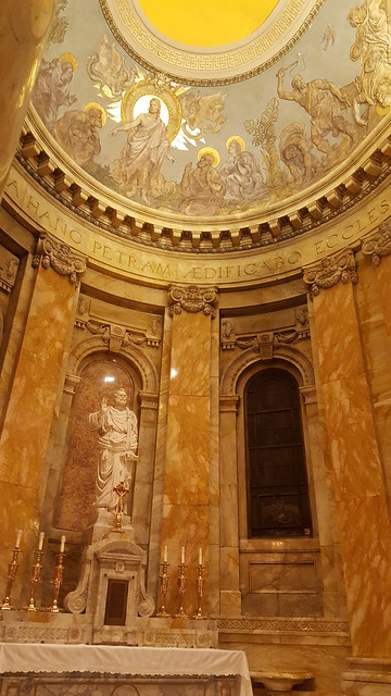 golden side chapel