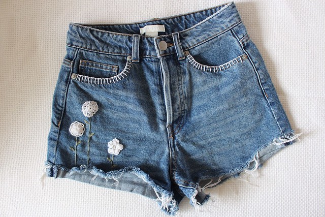 Hand Embroidered/Hippie Boho/Women's High Waisted/Distressed Denim Shorts Size 2