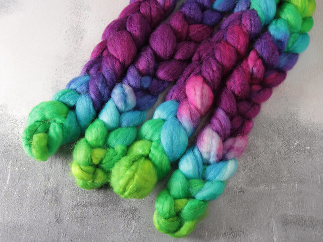 British Bluefaced Leicester wool top/roving hand-dyed spinning fibre 100g – ‘Refraction’  (purple, turquoise, green gradient)