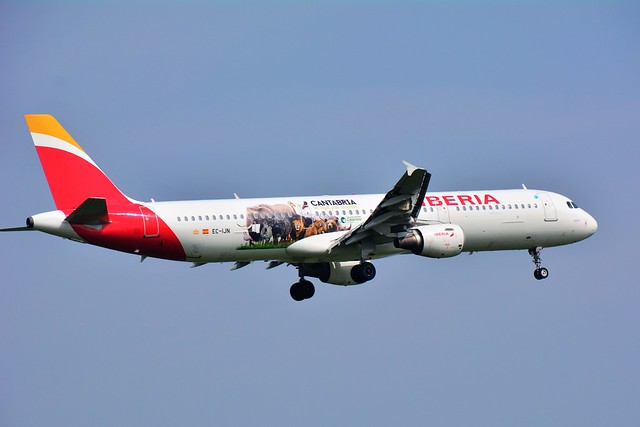 (ORY) IBERIA  Airbus A321-200 EC-IJN 
