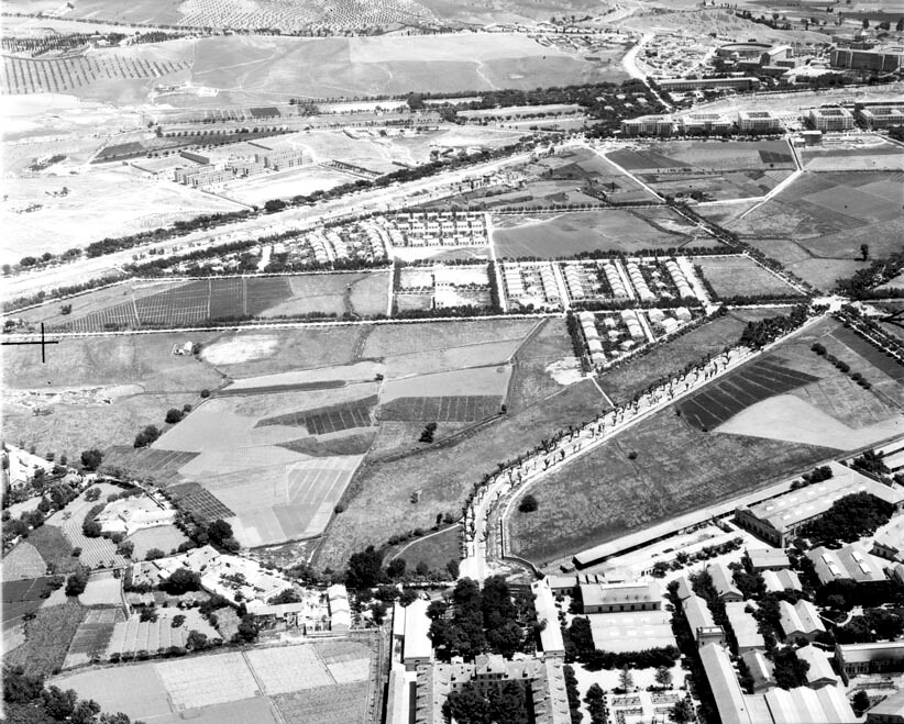 Fábrica de armas, Vega Baja y Poblado Obrero entre 1953 y 1955. Fondo Trabajos Aéreos y Fotogramétricos, S. A. (TAF) © Arxiu Nacional de Catalunya, Generalitat de Catalunya