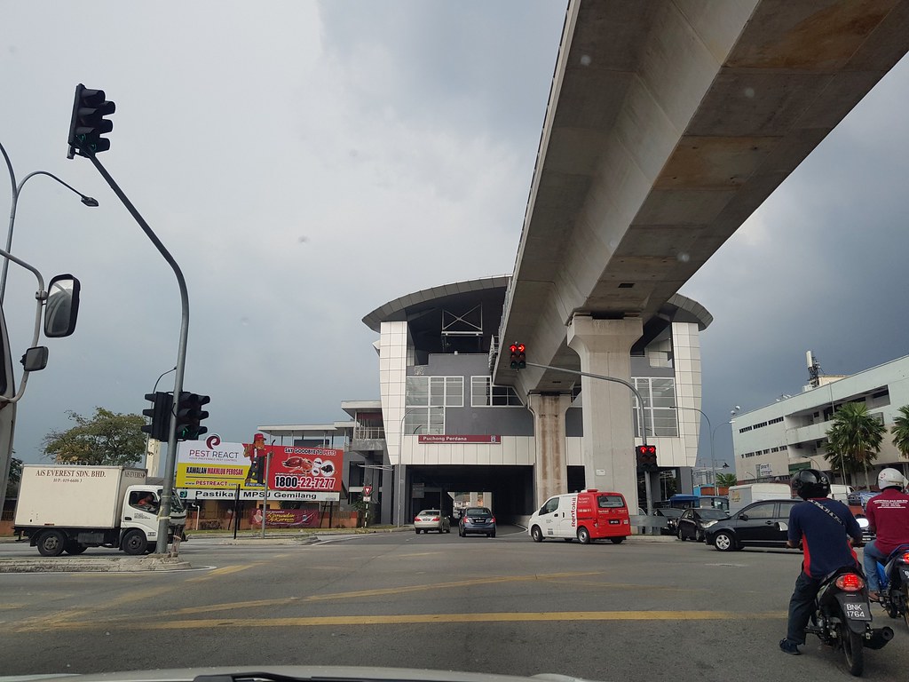 (15) Traffic light #2 before Puchong Perdana LRT Station (USJ to Puchong Bandar Puteri with Toll Free)