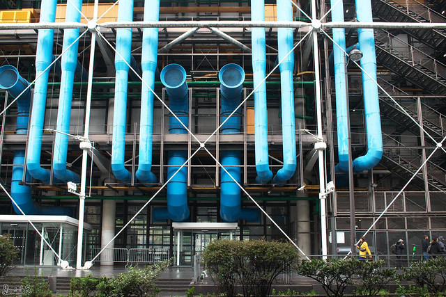 Centre Pompidou - façade est - Tuyaux colorés