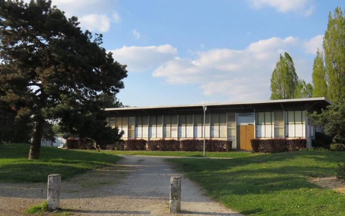 Saint-Michel-sur-Orge dans l'Essonne -  le hall de Villagexpo | by Mémoire2cité Vol 45