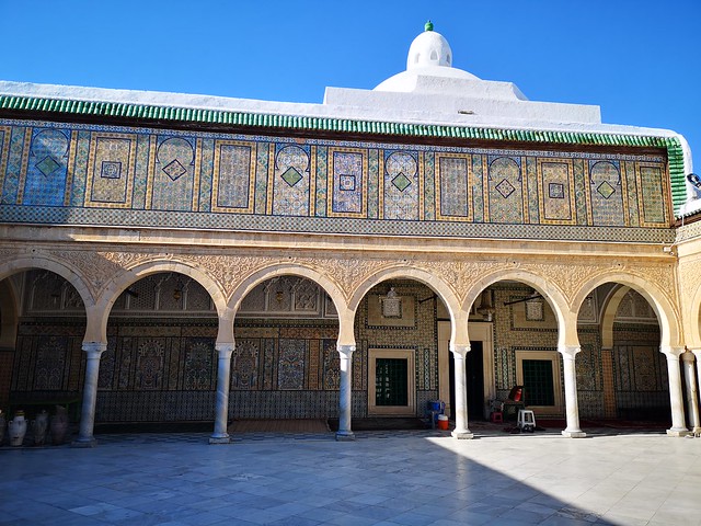 segundo patio fachada del Mausoleo de Abou Dhama o Sidi Sahab Mezquita del Barbero Cairuán 02