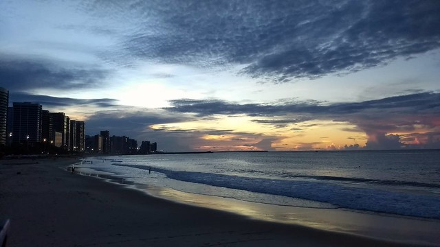 Beira-mar de Fortaleza, no pôr do Sol, fotografada pelo meu filho Matheus. Abril de 2019. Fortaleza city, Ceara, Brazil.