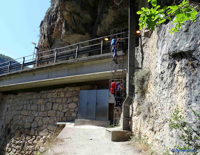 Camarasa - Sector El Túnel -02- Acceso a través de la escalera (28-04-2019)