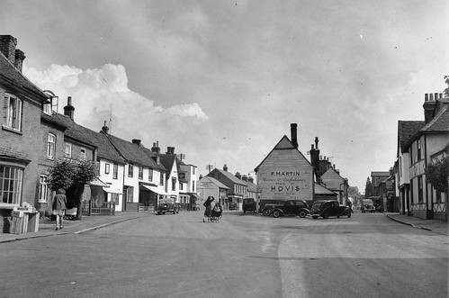 Fore (R) and Market Streets, looking west in 1940  (7936)